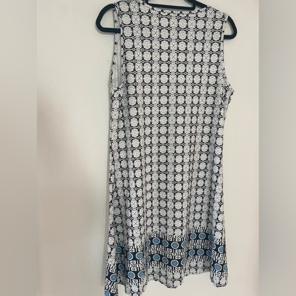 Sleeveless Black & White Geometric Midi Dress with Blue Border - Picture 3 of 5